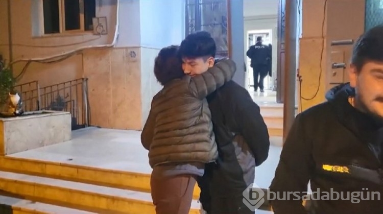 Bursa'da parkta bulduğu para dolu çantayı karakola teslim etti