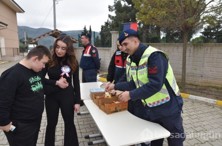 Bursa'da jandarmadan 'Engel olma farkında ol' projesi