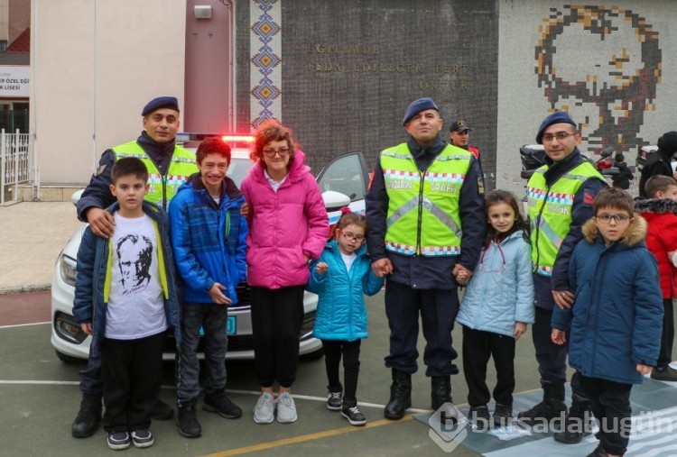 Bursa'da jandarmadan 'Engel olma farkında ol' projesi
