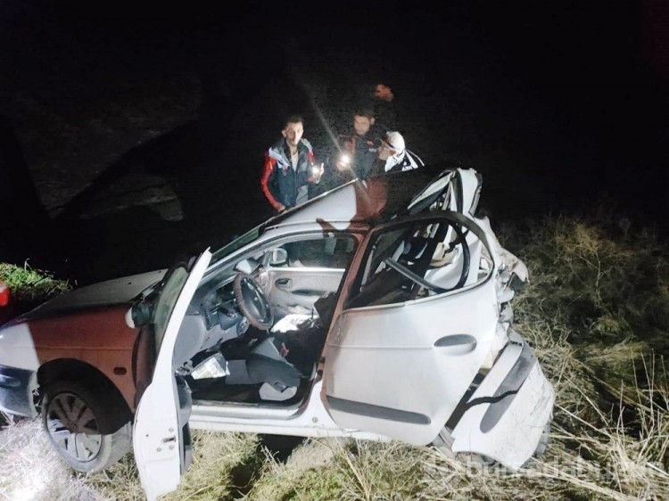 Arıza yapan otomobile TIR çarptı: 1 ölü, 1 yaralı
