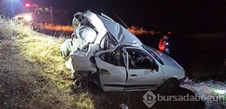 Arıza yapan otomobile TIR çarptı: 1 ölü, 1 yaralı
