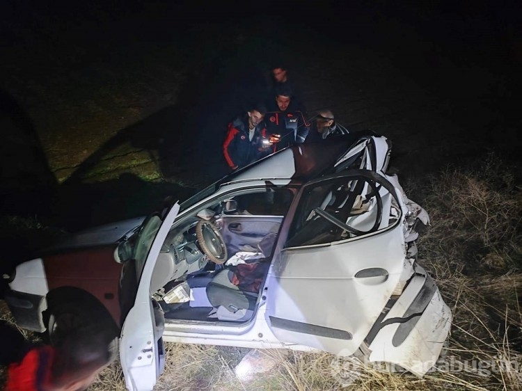Arıza yapan otomobile TIR çarptı: 1 ölü, 1 yaralı
