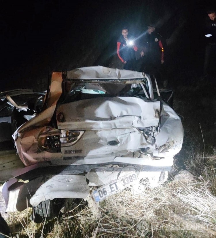 Arıza yapan otomobile TIR çarptı: 1 ölü, 1 yaralı
