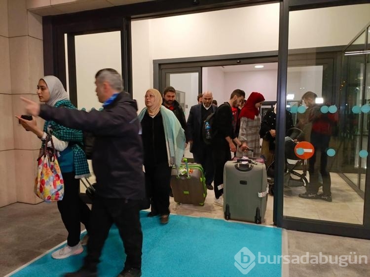 Gazze'den tahliye edilen 68 kişi İstanbul'a geldi
