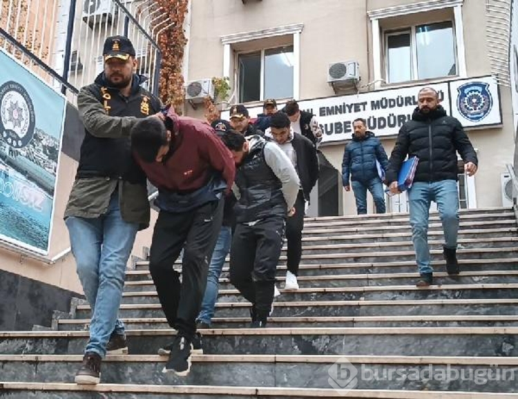 İstanbul'da 24 eve giren çakar lambalı hırsızlar yakalandı
