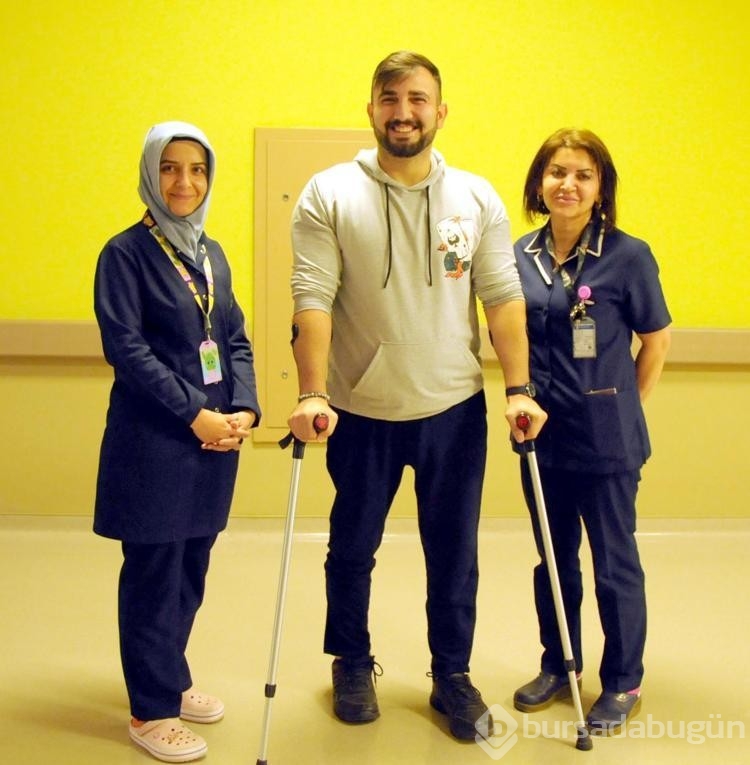 Ceviz ağacından düşerek felç kalan Doğan, 5 yıl sonra ilk adımlarını attı
