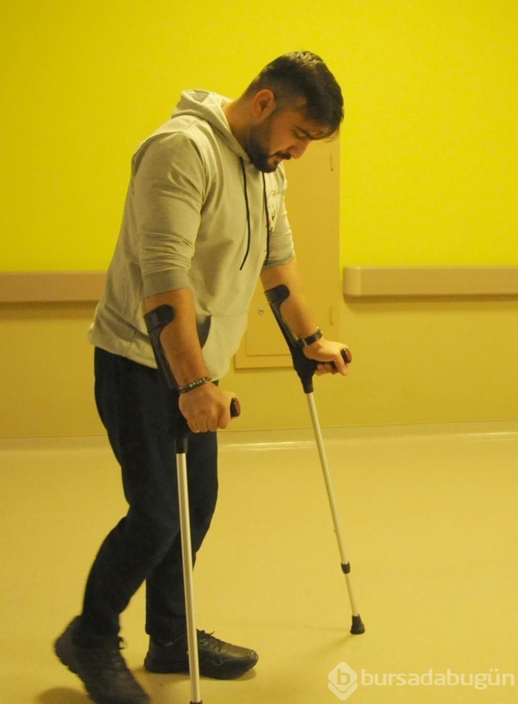 Ceviz ağacından düşerek felç kalan Doğan, 5 yıl sonra ilk adımlarını attı

