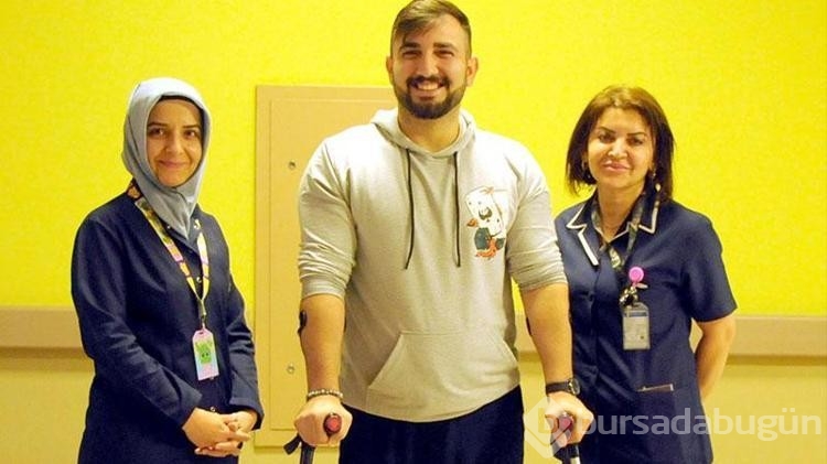 Ceviz ağacından düşerek felç kalan Doğan, 5 yıl sonra ilk adımlarını attı
