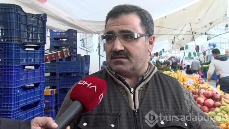 Gaziosmanpaşa'da pazarda unutulan araçlar yüzünden esnaf tezgah açamadı
