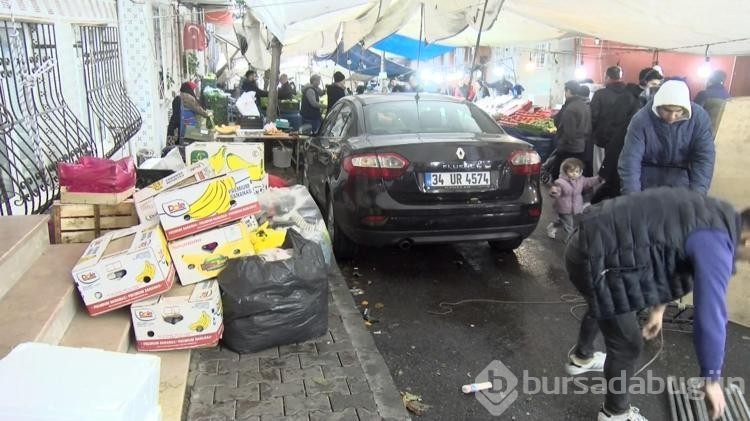 Gaziosmanpaşa'da pazarda unutulan araçlar yüzünden esnaf tezgah açamadı
