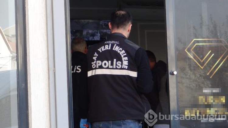 Kar maskesiyle gelip bilezik fiyatı sorduğu kuyumcuyu soydu, ormanda yakalandı
