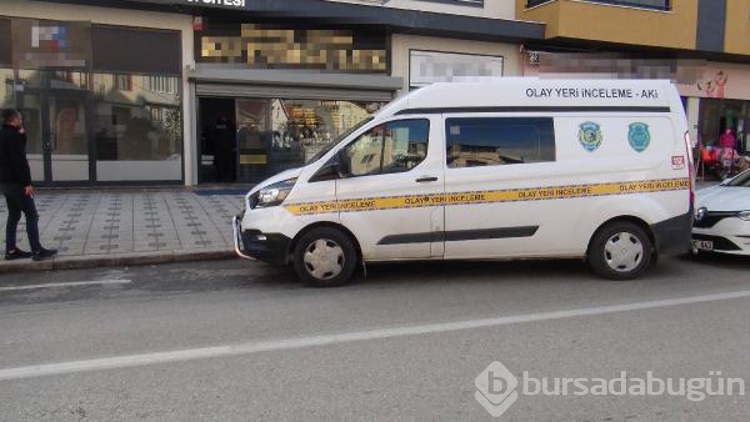Kar maskesiyle gelip bilezik fiyatı sorduğu kuyumcuyu soydu, ormanda yakalandı
