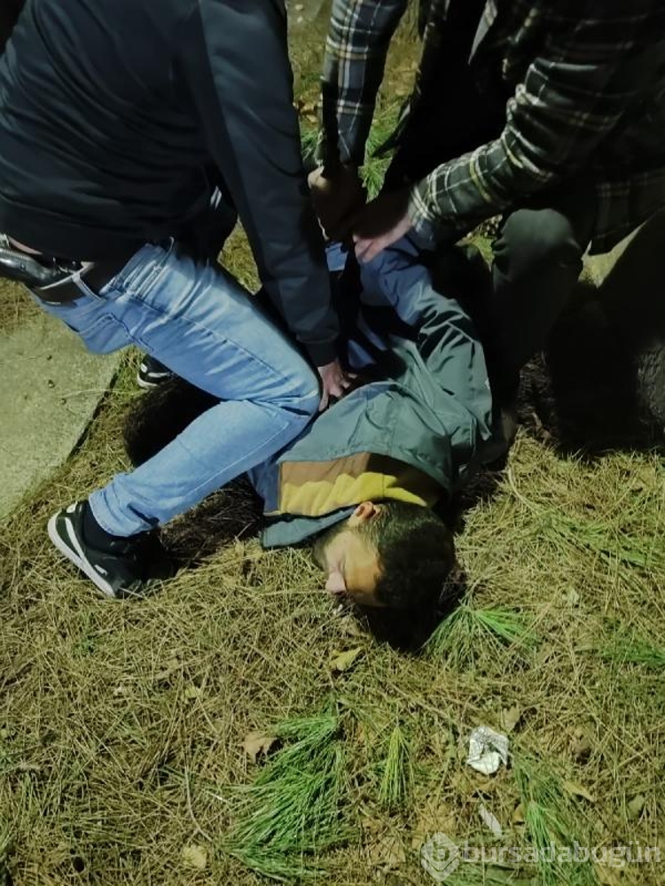 Kar maskesiyle gelip bilezik fiyatı sorduğu kuyumcuyu soydu, ormanda yakalandı
