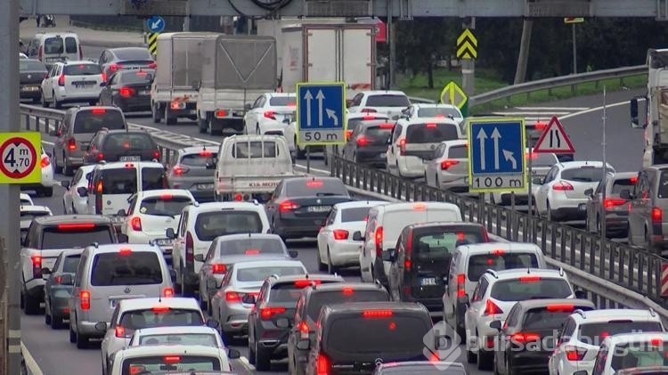 İstanbul'da trafik yoğunluğunda önlenemeyen artış
