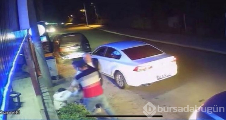 Tartıştığı husumetlisi ile araya giren kişiyi tabanca ile vurdu
