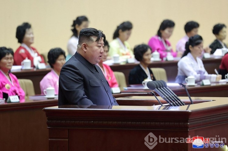 Kim Jong-un Kuzey Kore'deki düşük doğum oranları nedeniyle ağladı
