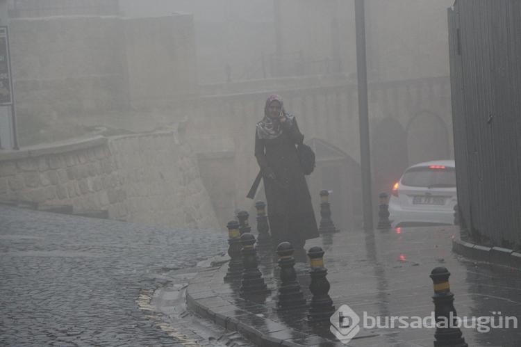 Mardin'de yoğun sis; görüş mesafesi 10 metrenin altına düştü
