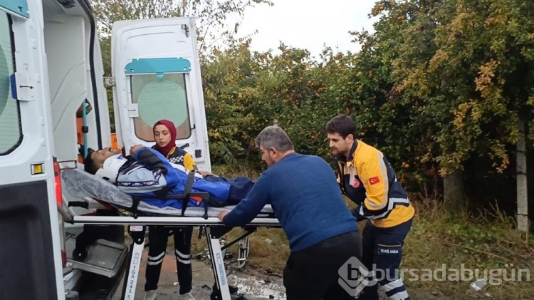 Hatay'da işçi servisi, hafriyat kamyonuna çarptı: 16 yaralı
