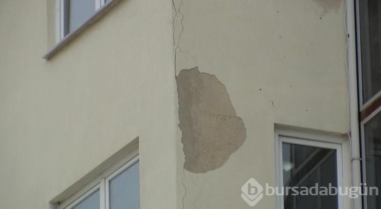 5.1'lik depremden 7 dakika önce denizden duman yükselmiş
