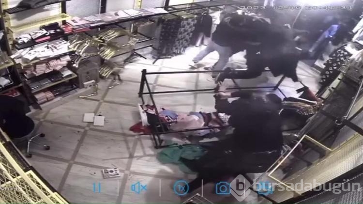 Fatih'te iki grup arasında çıkan kavgada tekme ve sopalar havada uçuştu
