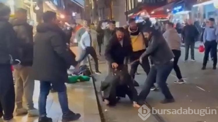 Fatih'te iki grup arasında çıkan kavgada tekme ve sopalar havada uçuştu
