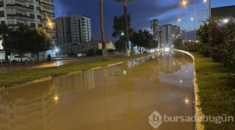 Hatay'da sağanak hayatı olumsuz etkiledi
