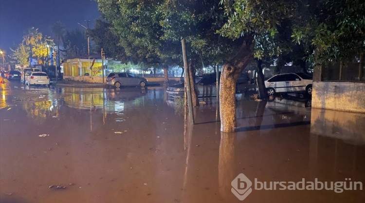 Hatay'da sağanak hayatı olumsuz etkiledi
