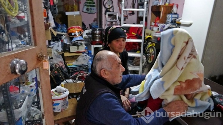 Bebek firarda annesi dışarı çıktı babası uyudu
