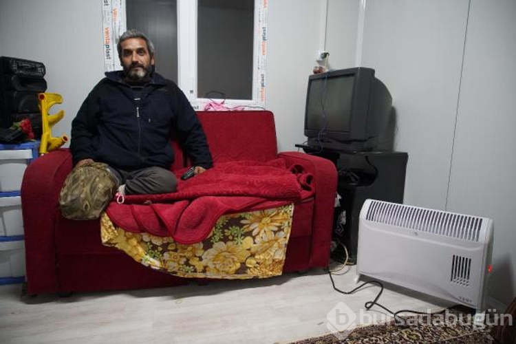 'Göl Mahalle'de evleri su baskını tehdidi altındaki 21 aile konteynere yerleştirildi

