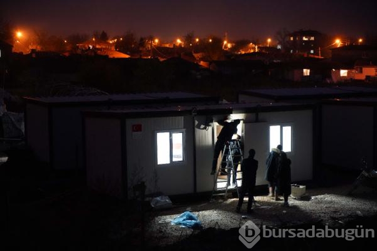 'Göl Mahalle'de evleri su baskını tehdidi altındaki 21 aile konteynere yerleştirildi
