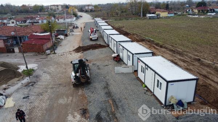 'Göl Mahalle'de evleri su baskını tehdidi altındaki 21 aile konteynere yerleştirildi
