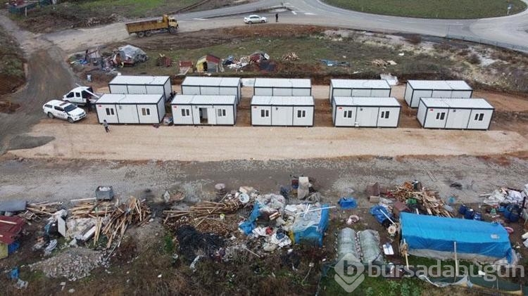 'Göl Mahalle'de evleri su baskını tehdidi altındaki 21 aile konteynere yerleştirildi
