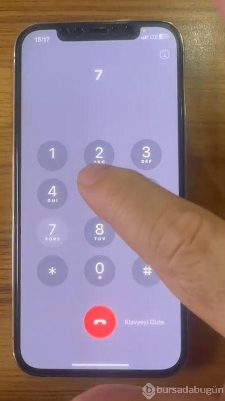 Kendisini arayan telefon dolandırıcısını 'inanmış' gibi yaparak kandırdı; o anları kaydetti

