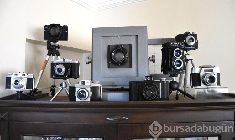 Emekli makinist, 43 yıllık fotoğrafçılık tutkusunu evinde 1000 parçalık koleksiyona dönüştürdü

