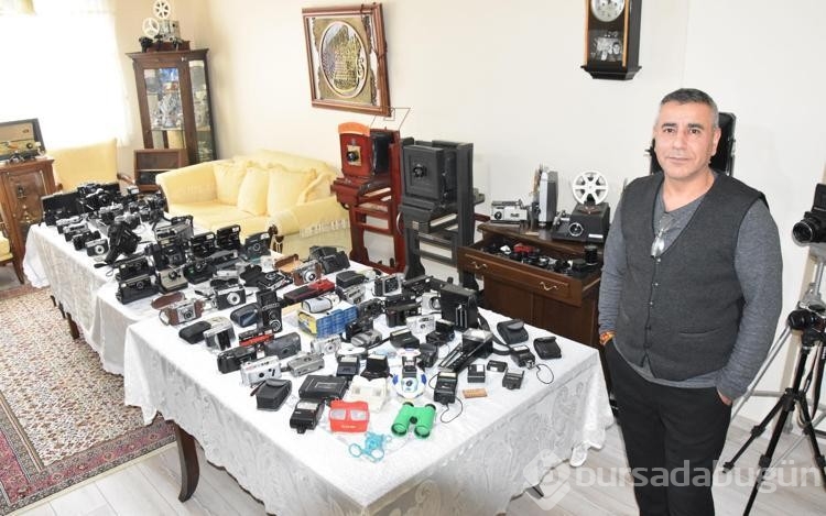 Emekli makinist, 43 yıllık fotoğrafçılık tutkusunu evinde 1000 parçalık koleksiyona dönüştürdü

