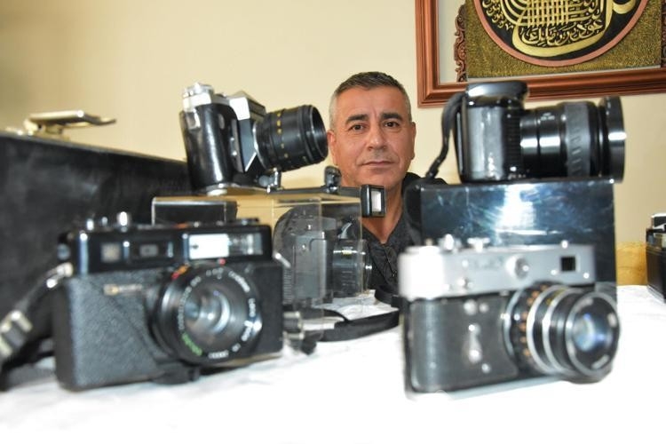 Emekli makinist, 43 yıllık fotoğrafçılık tutkusunu evinde 1000 parçalık koleksiyona dönüştürdü

