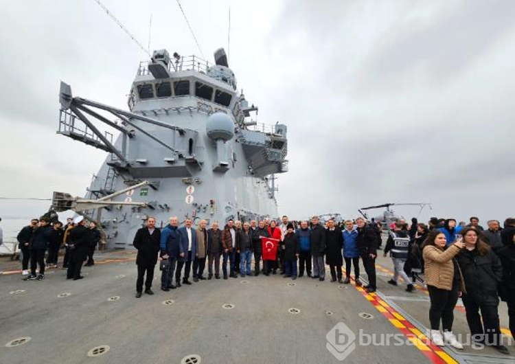 Ziyaretçilerin yoğun ilgi gösterdiği TCG Anadolu, Kocaeli'den ayrıldı
