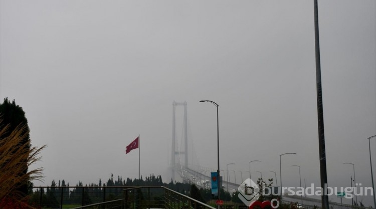 Osmangazi Köprüsü'nde sis nedeniyle görüş mesafesi azaldı

