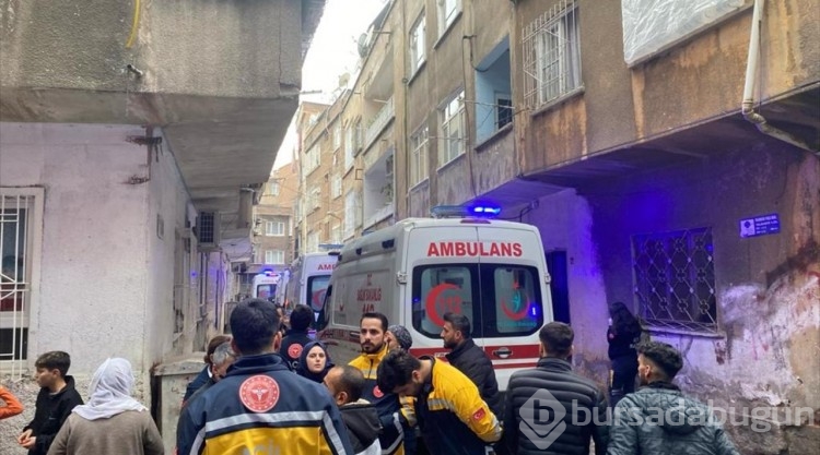 Diyarbakır'da 5 katlı metruk bina çöktü
