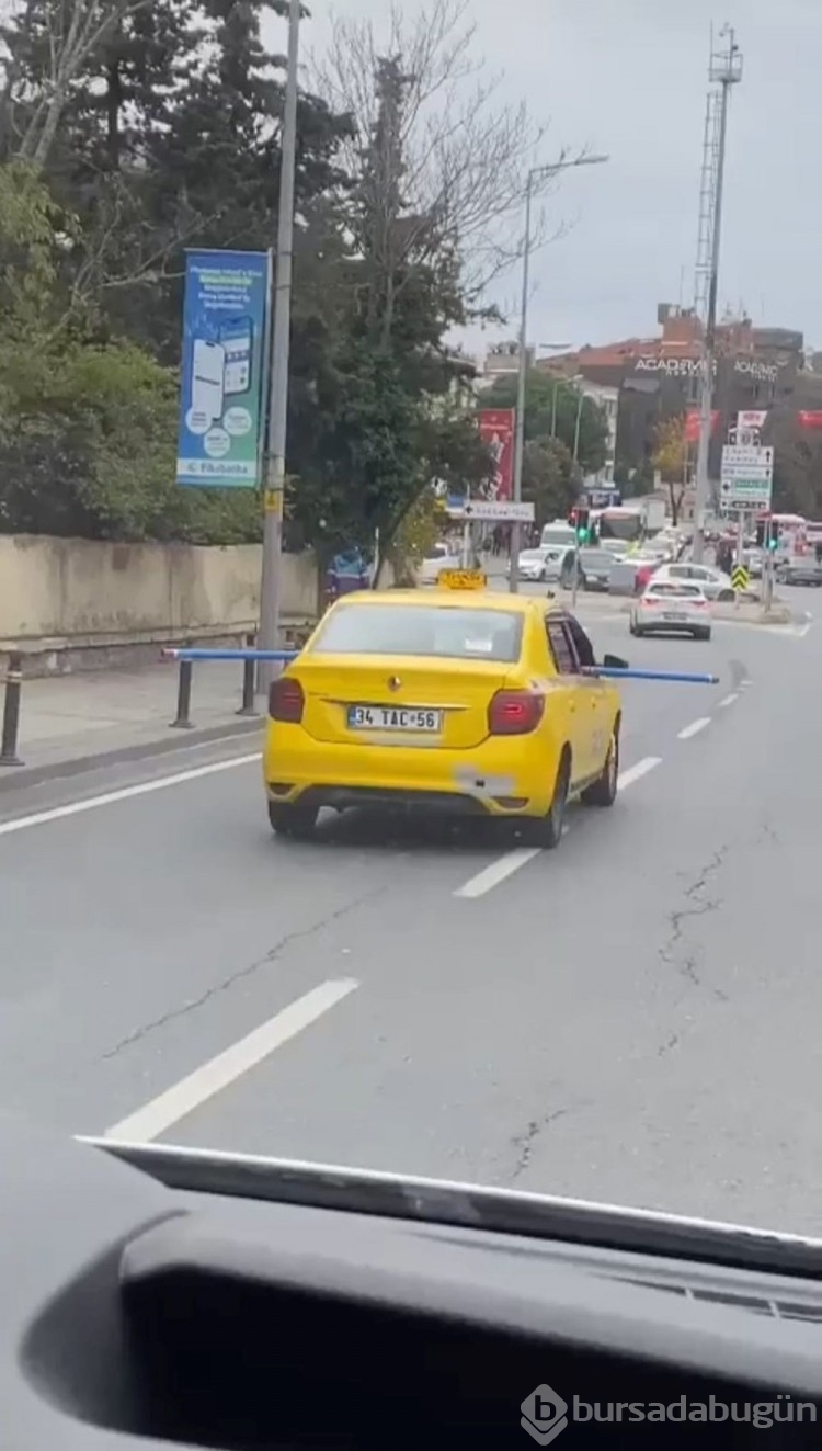 Üsküdar'da tehlikeli yolculuk: Metrelerce uzunlukta boru taşıdı
