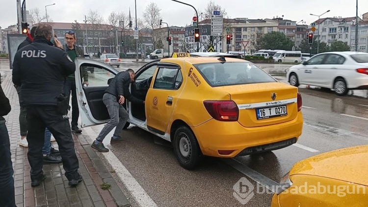 15 yaşındaki çocuk taksiciyi boynundan bıçakladı
