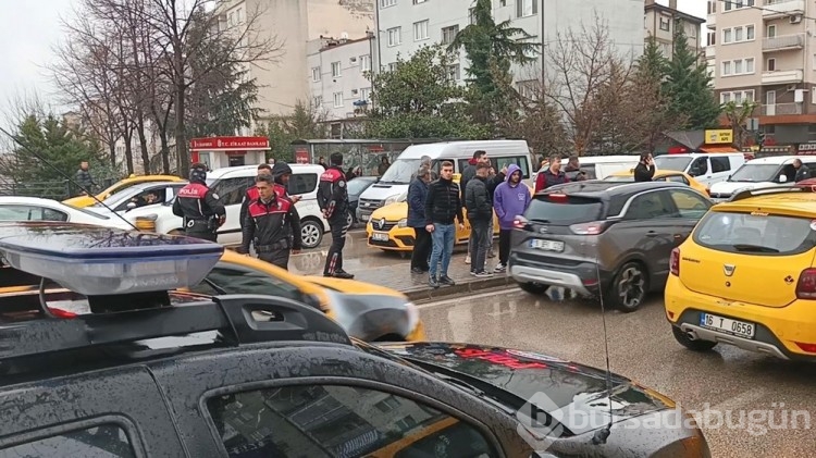 15 yaşındaki çocuk taksiciyi boynundan bıçakladı
