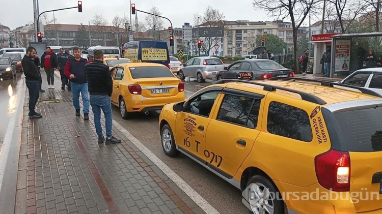 15 yaşındaki çocuk taksiciyi boynundan bıçakladı
