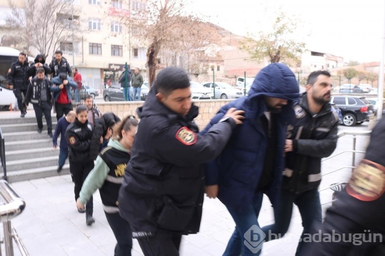 Noterde rüşvet ağı: 11 kişi tutuklandı
