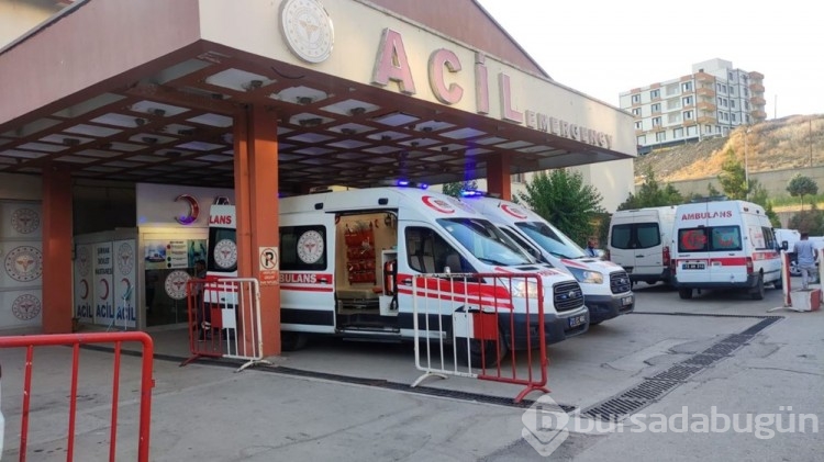 Şırnak'ta minibüsler çarpıştı: 1'i ağır 16 yaralı
