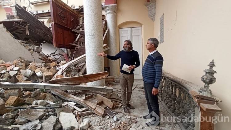 Depremde yıkılan 165 yıllık kilisenin tarihi kitap oldu
