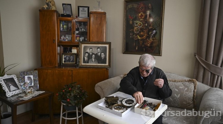 "Zamanın efendisi" saat tamirciliği zanaatını yeni nesillere aktarmak istiyor