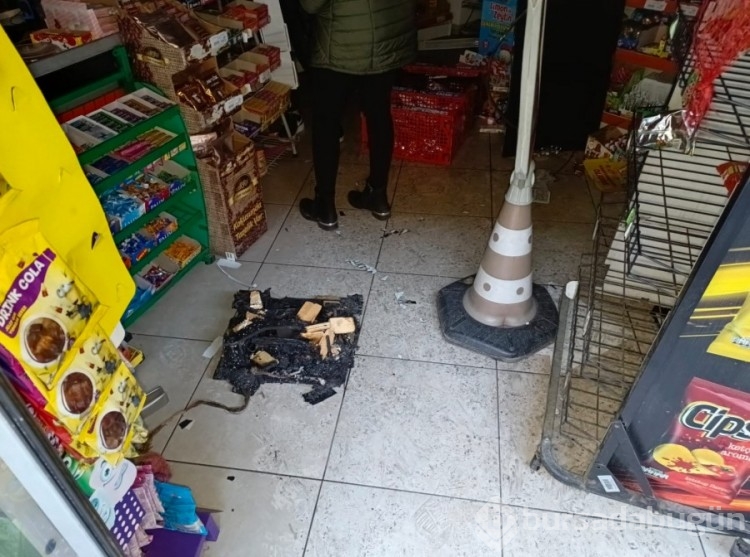 Bursa'da markette yangın çıktı! Apartmanı sarmadan söndürüldü