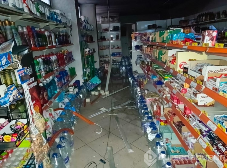 Bursa'da markette yangın çıktı! Apartmanı sarmadan söndürüldü