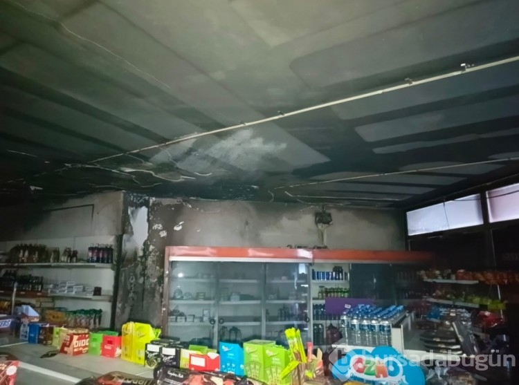 Bursa'da markette yangın çıktı! Apartmanı sarmadan söndürüldü